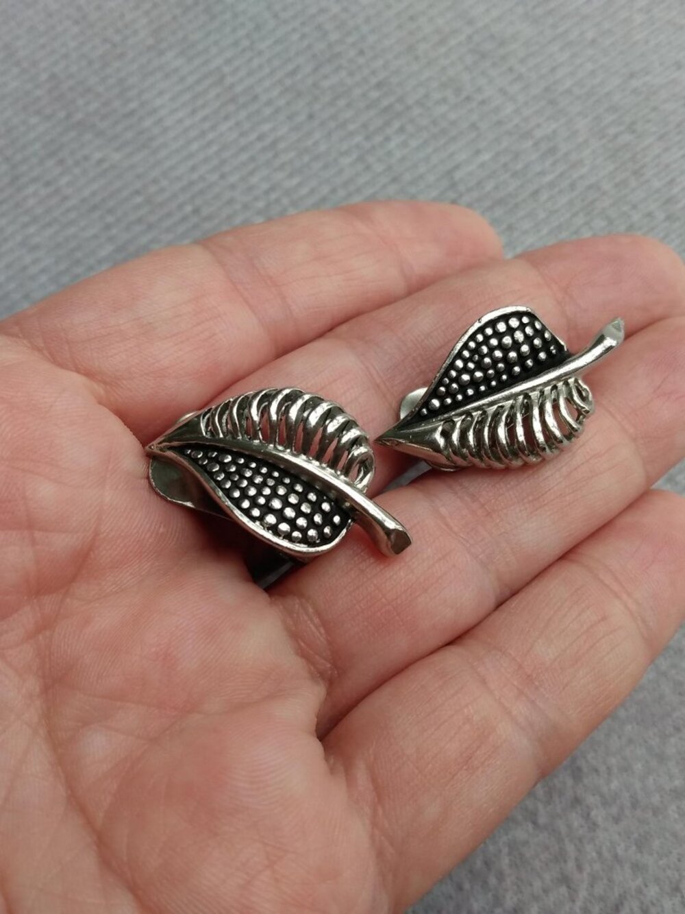 Vintage Modernist Earrings Leaf Silver Tone Clip-On Figural Nature